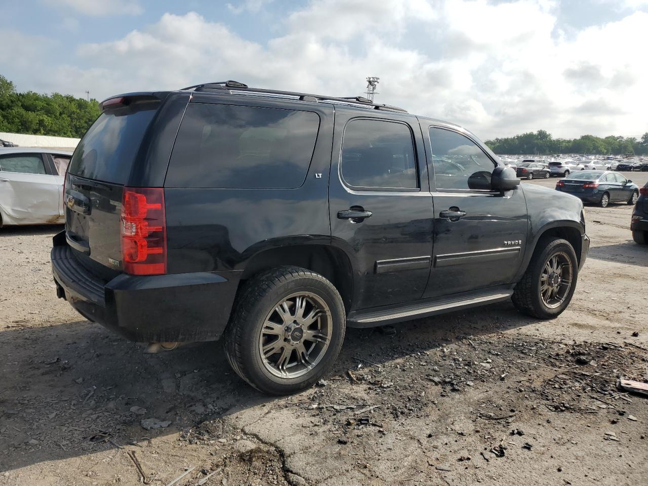 Photo 2 VIN: 1GNUCBE0XAR229366 - CHEVROLET TAHOE 