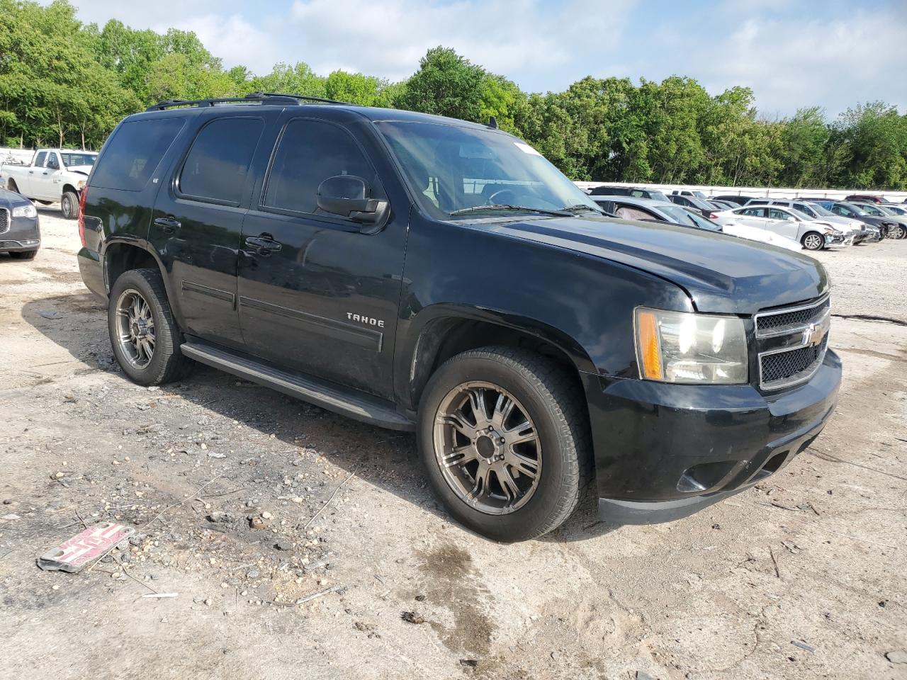 Photo 3 VIN: 1GNUCBE0XAR229366 - CHEVROLET TAHOE 