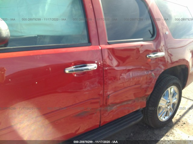 Photo 5 VIN: 1GNUCBE0XAR233692 - CHEVROLET TAHOE 