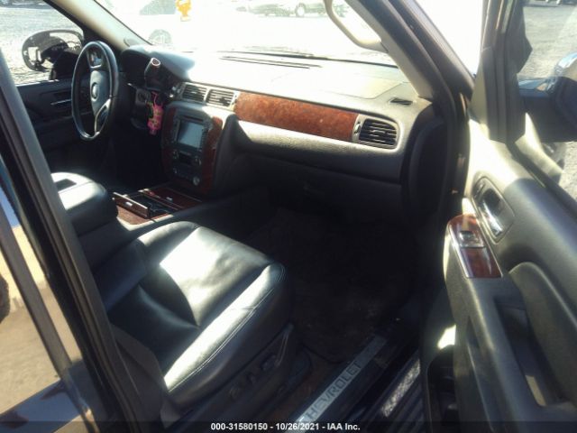 Photo 4 VIN: 1GNUCCE02AR206847 - CHEVROLET TAHOE 