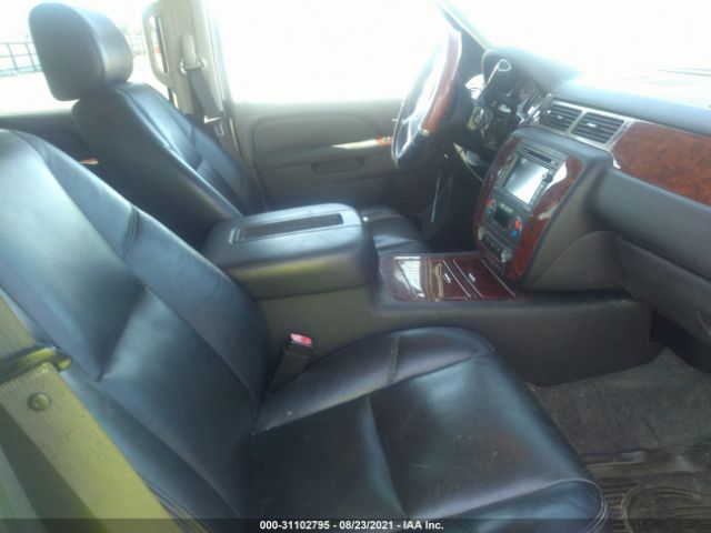 Photo 4 VIN: 1GNUCCE06AR220637 - CHEVROLET TAHOE 