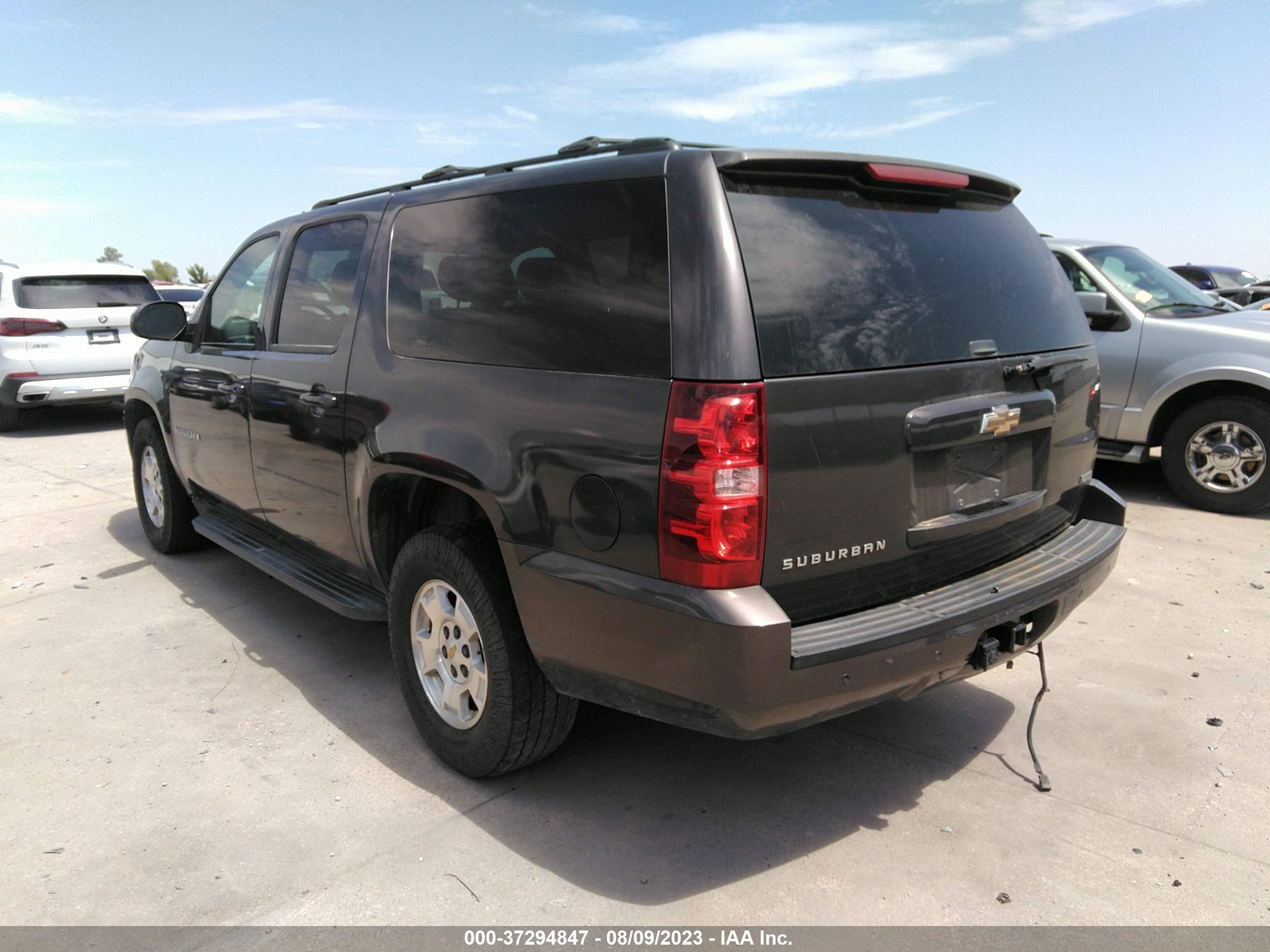 Photo 2 VIN: 1GNUCJE04AR273857 - CHEVROLET SUBURBAN 