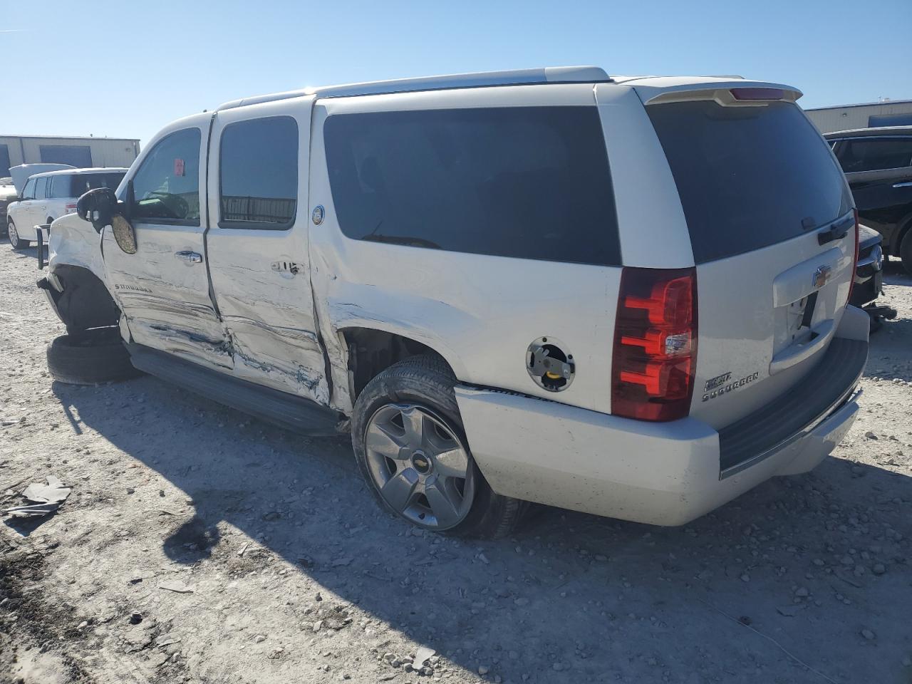 Photo 1 VIN: 1GNUCKE00AR289835 - CHEVROLET SUBURBAN 