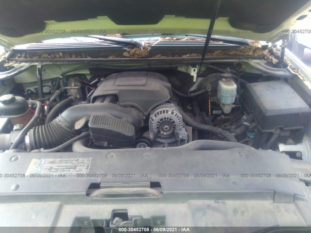 Photo 9 VIN: 1GNUCKE0XAR185711 - CHEVROLET SUBURBAN 