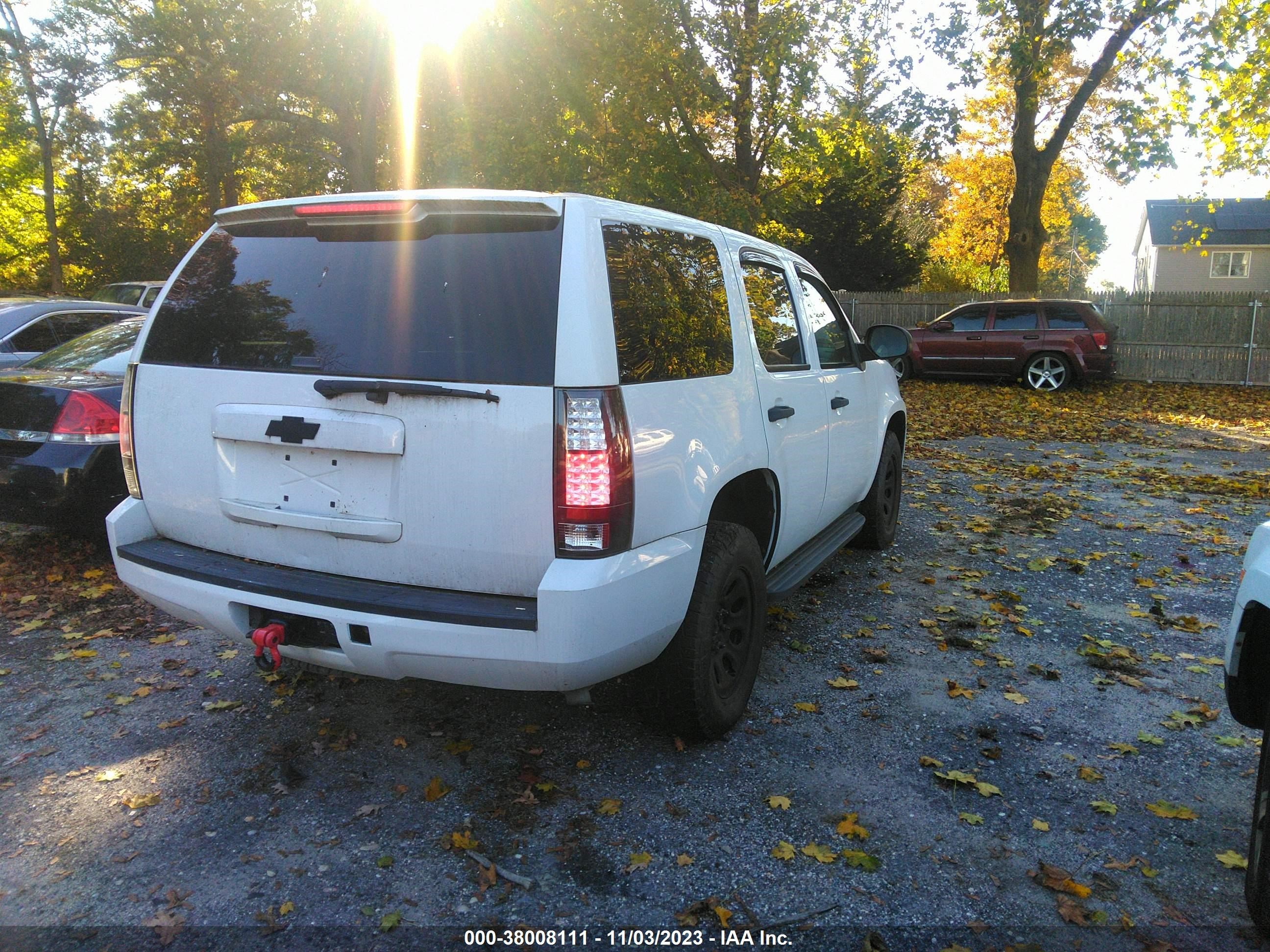 Photo 3 VIN: 1GNUKAE00AR280176 - CHEVROLET TAHOE 