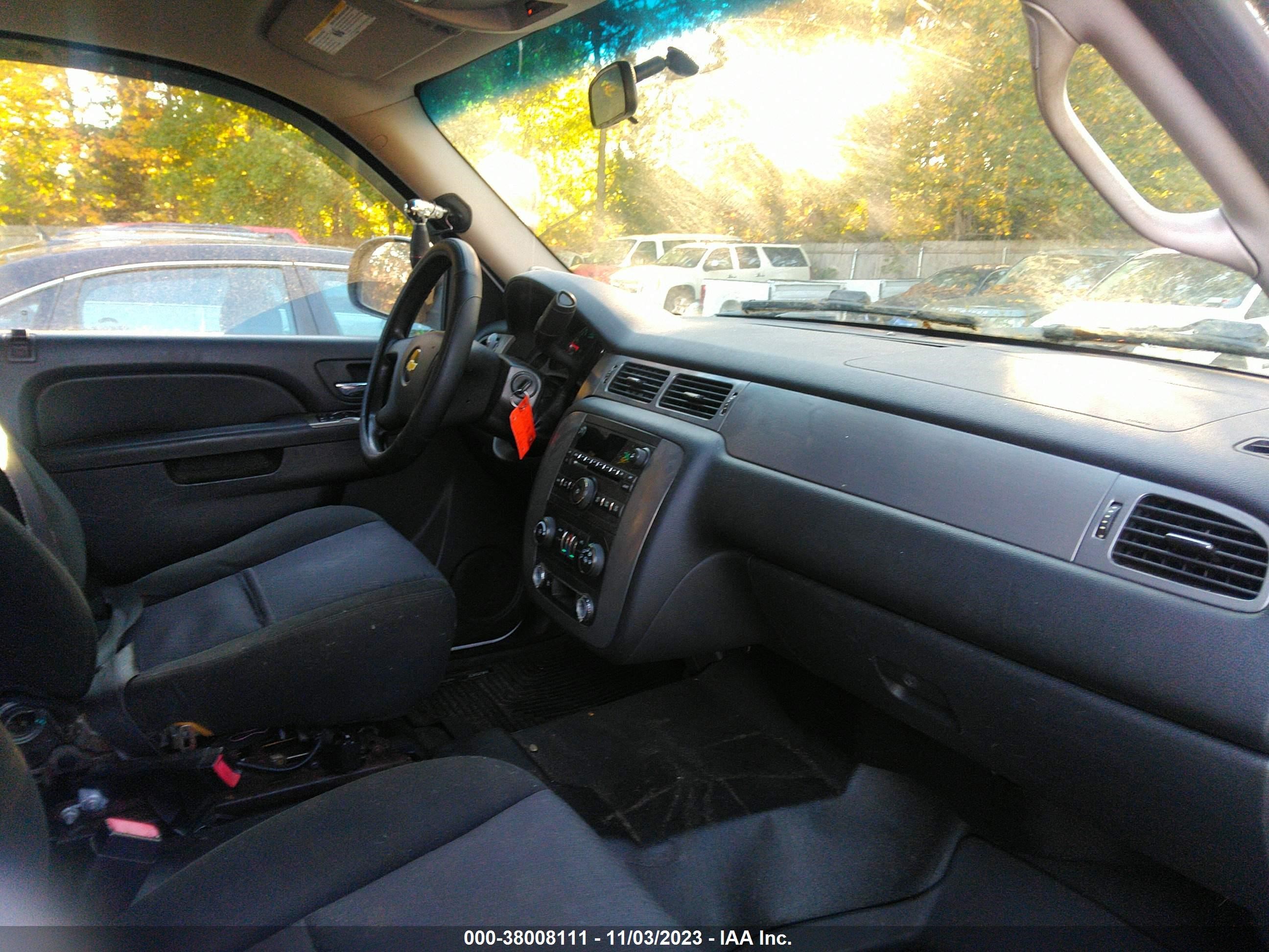 Photo 4 VIN: 1GNUKAE00AR280176 - CHEVROLET TAHOE 