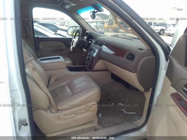 Photo 4 VIN: 1GNUKBE01AR136691 - CHEVROLET TAHOE 