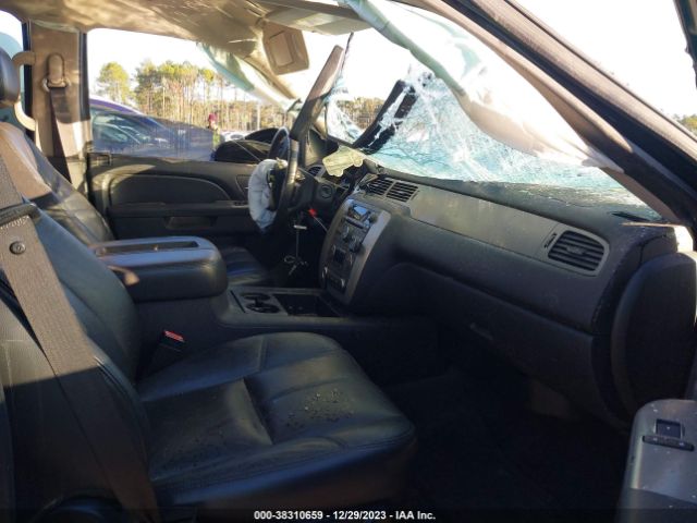 Photo 4 VIN: 1GNUKBE05AR266425 - CHEVROLET TAHOE 