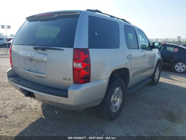 Photo 3 VIN: 1GNUKBE05AR280597 - CHEVROLET TAHOE 