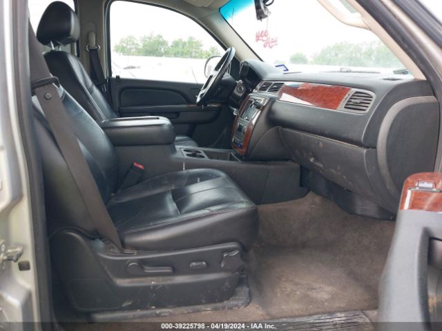 Photo 4 VIN: 1GNUKBE0XAR271572 - CHEVROLET TAHOE 