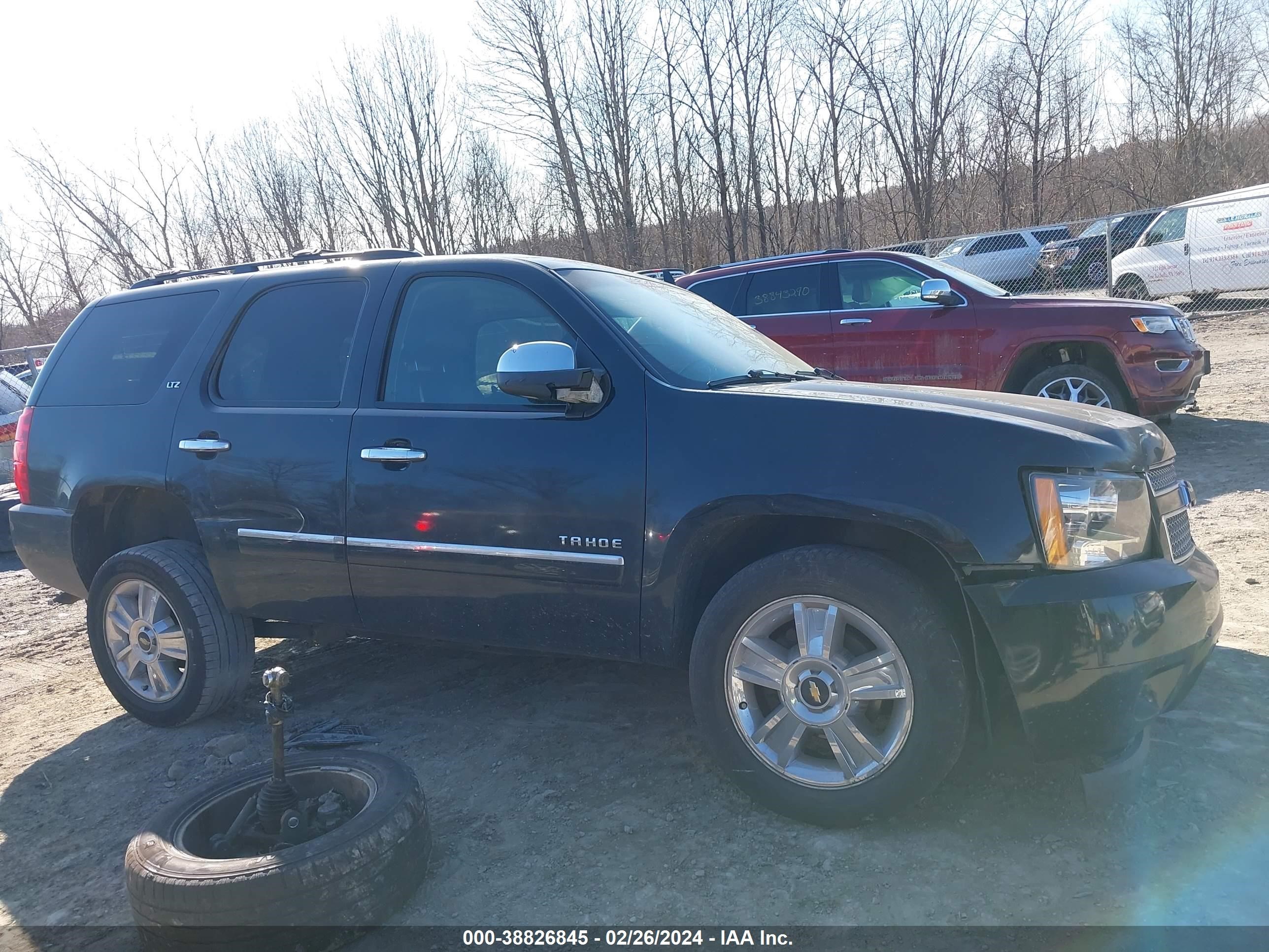 Photo 13 VIN: 1GNUKCE00AR108063 - CHEVROLET TAHOE 