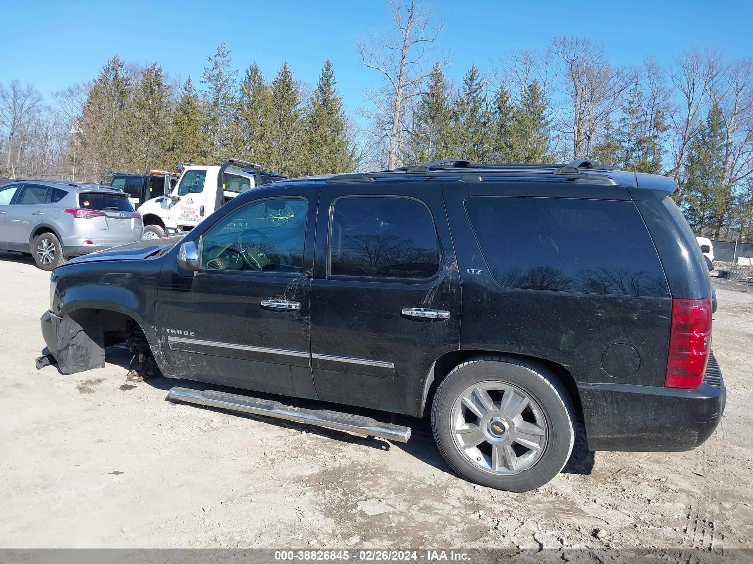 Photo 14 VIN: 1GNUKCE00AR108063 - CHEVROLET TAHOE 