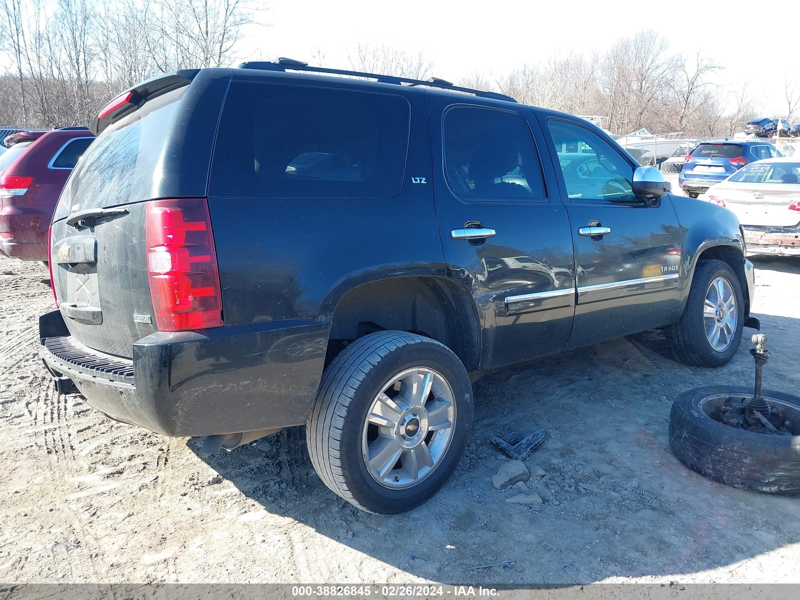 Photo 3 VIN: 1GNUKCE00AR108063 - CHEVROLET TAHOE 