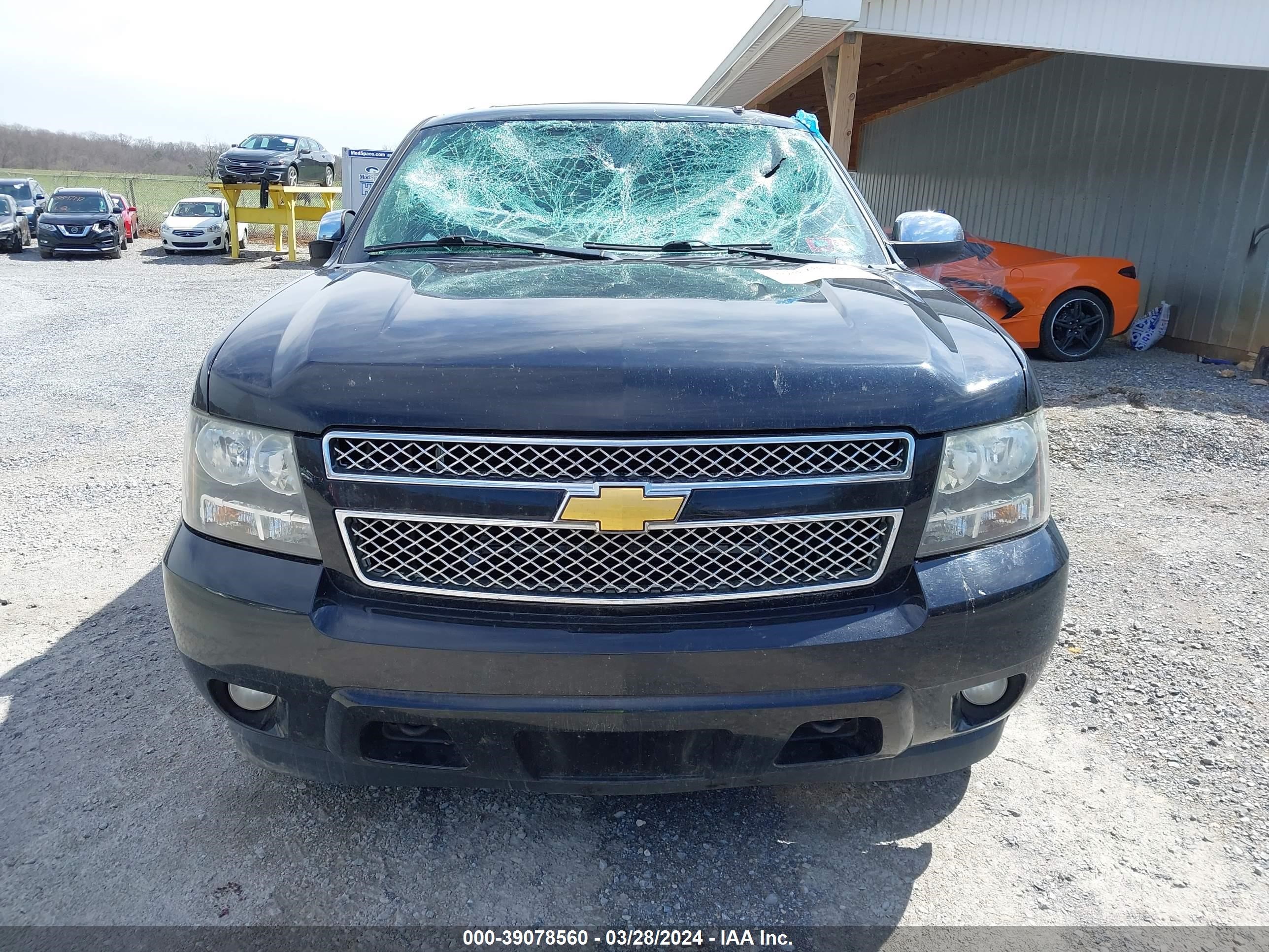 Photo 12 VIN: 1GNUKCE00AR113215 - CHEVROLET TAHOE 