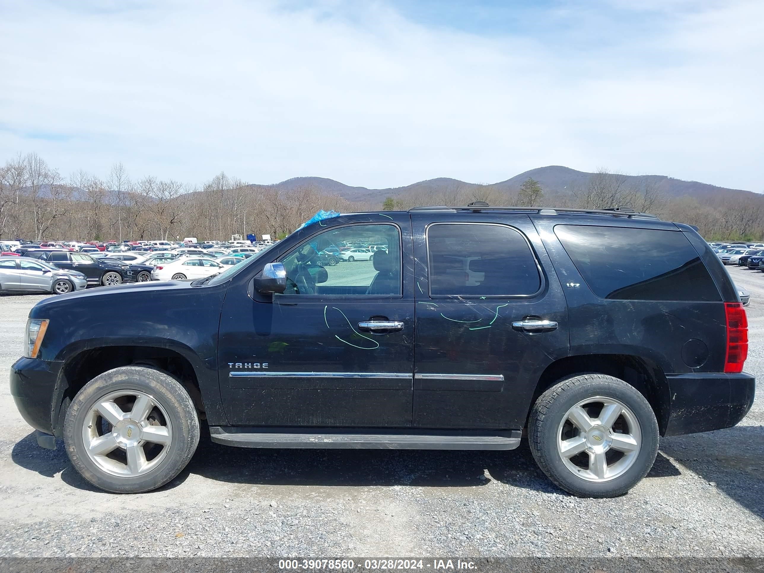 Photo 14 VIN: 1GNUKCE00AR113215 - CHEVROLET TAHOE 