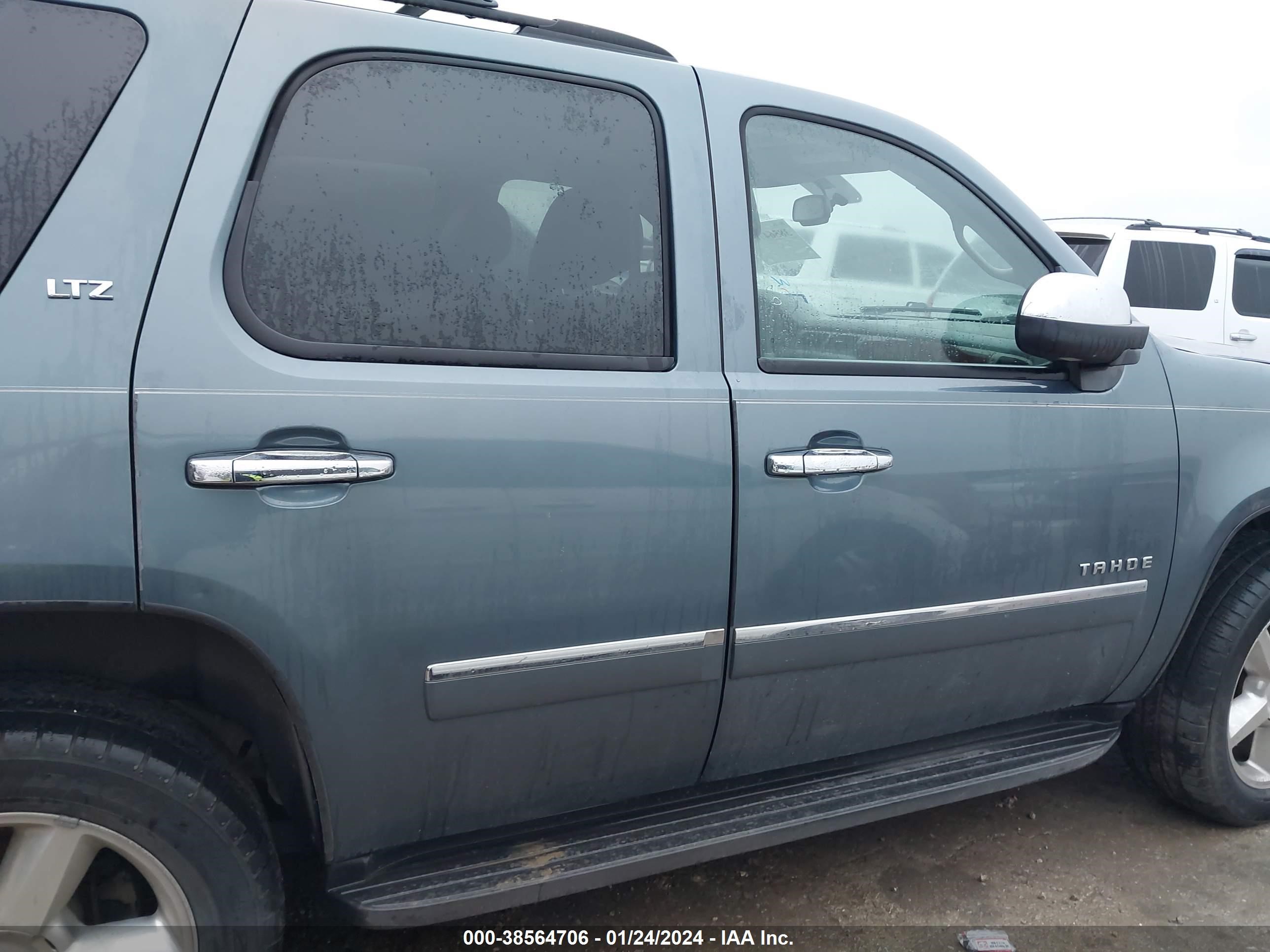 Photo 12 VIN: 1GNUKCE00AR231622 - CHEVROLET TAHOE 