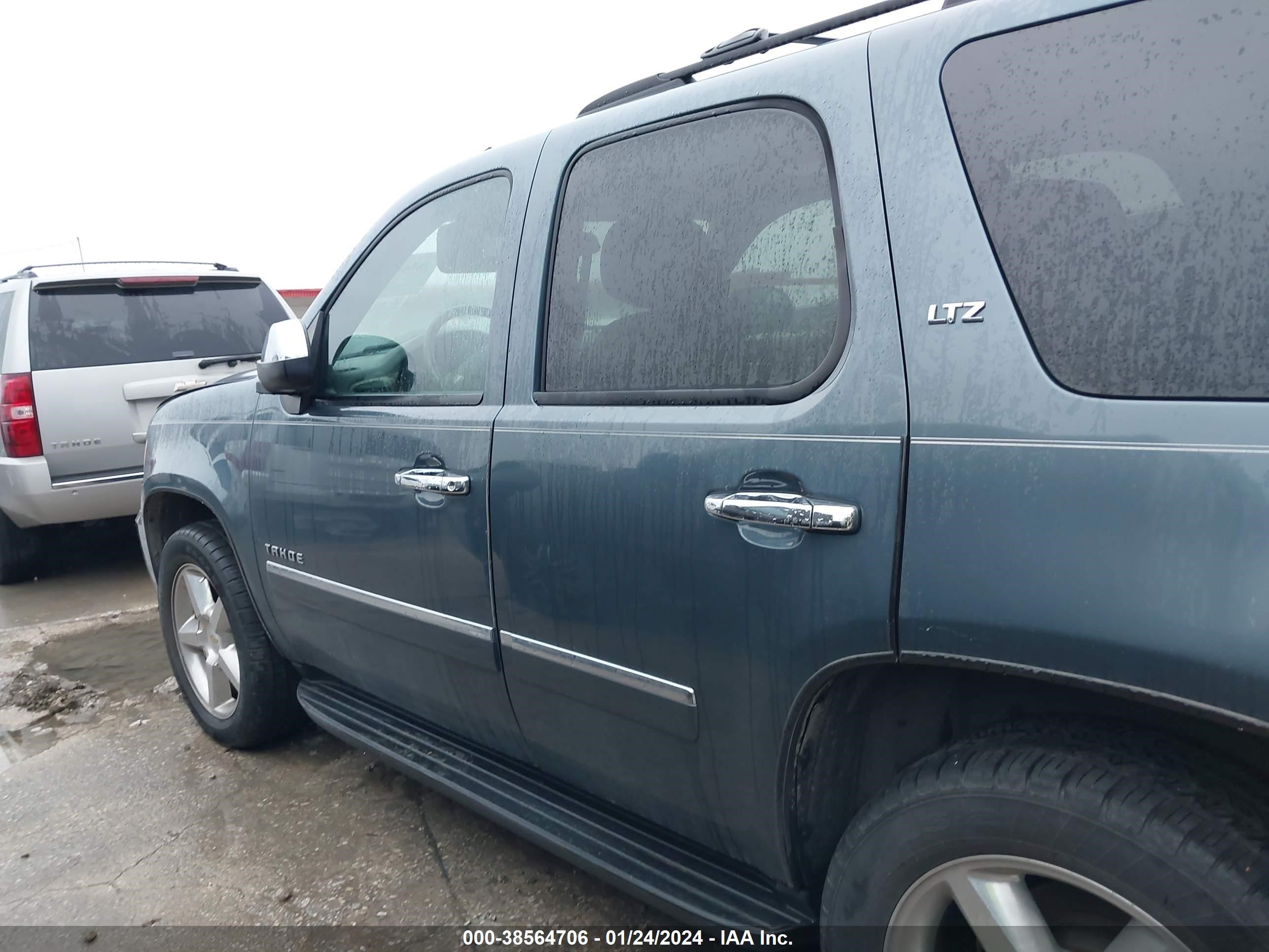 Photo 13 VIN: 1GNUKCE00AR231622 - CHEVROLET TAHOE 