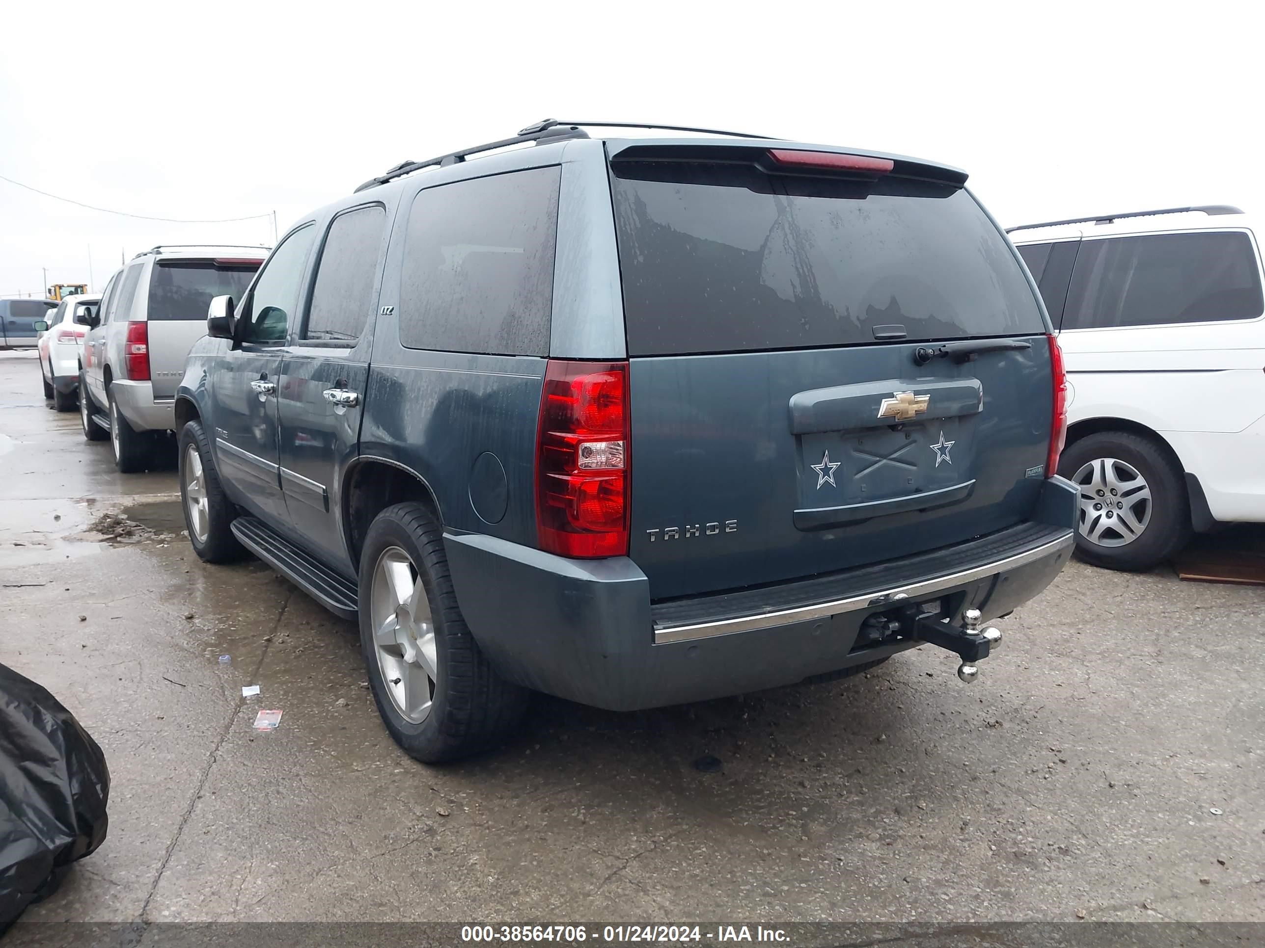 Photo 2 VIN: 1GNUKCE00AR231622 - CHEVROLET TAHOE 