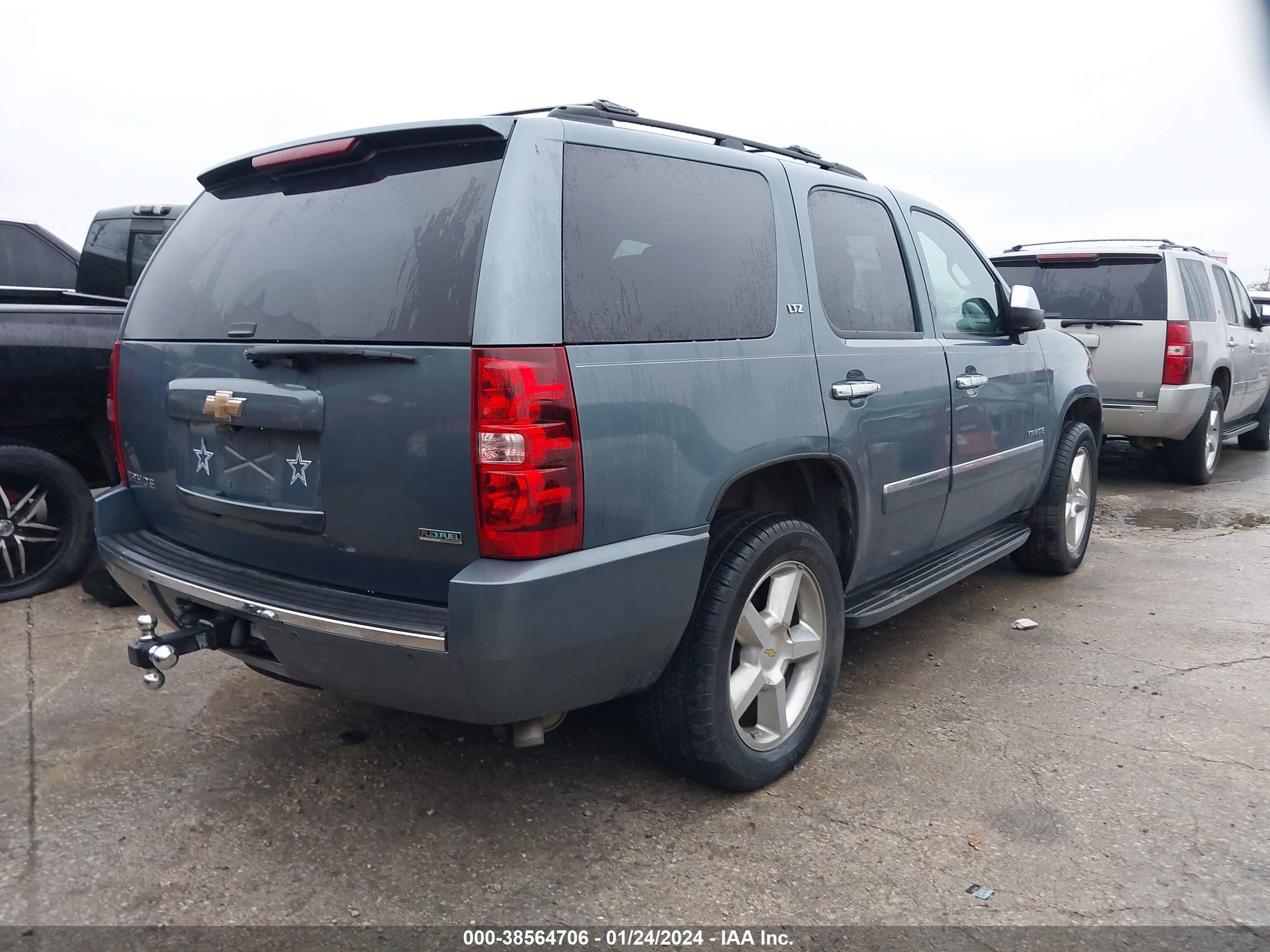 Photo 3 VIN: 1GNUKCE00AR231622 - CHEVROLET TAHOE 