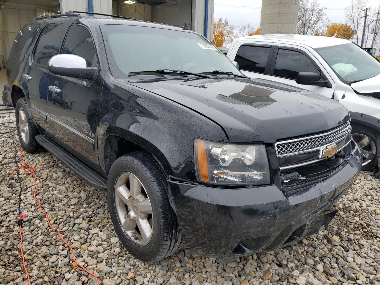 Photo 3 VIN: 1GNUKCE01AR111747 - CHEVROLET TAHOE 