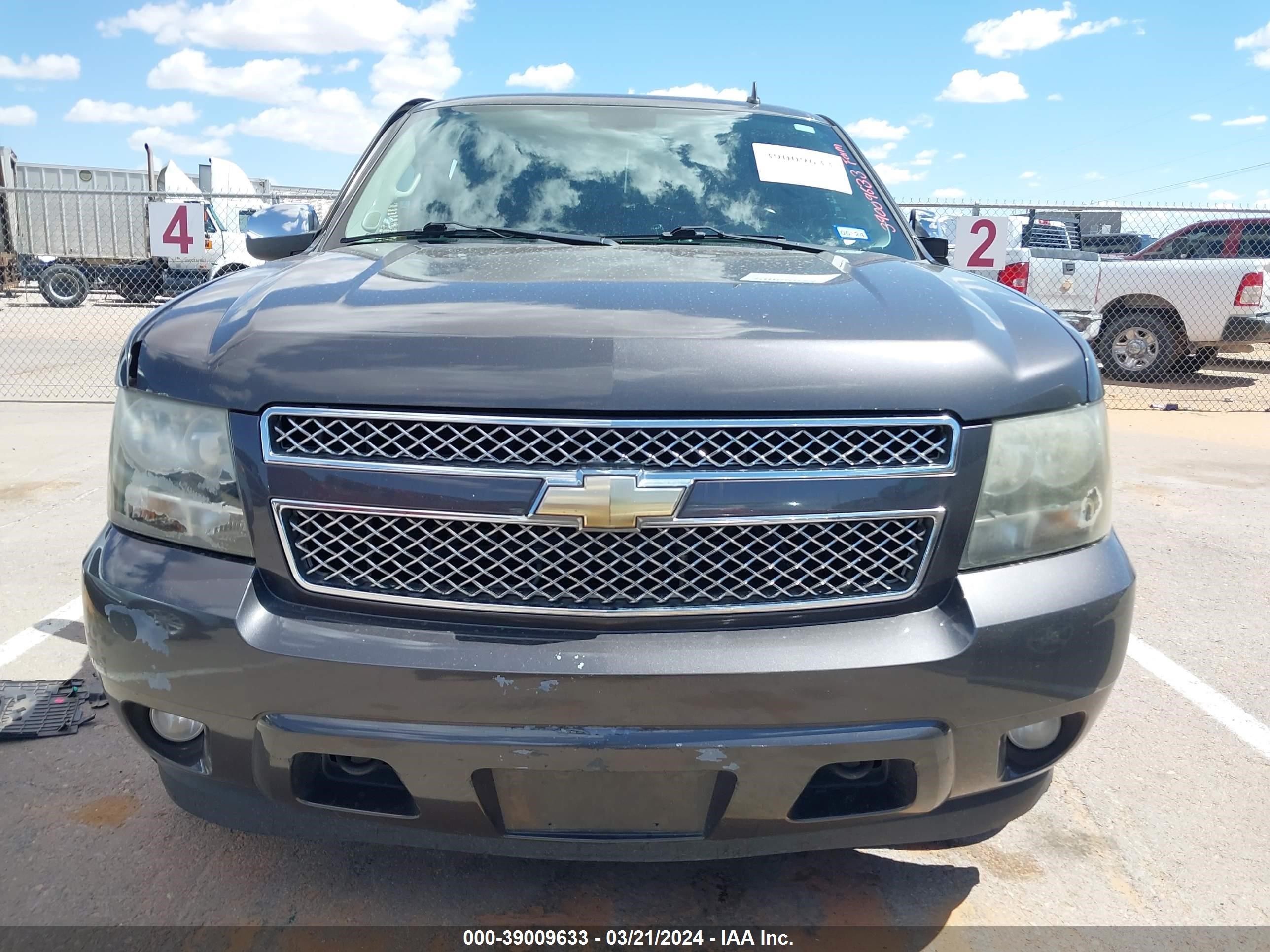 Photo 11 VIN: 1GNUKCE02AR107772 - CHEVROLET TAHOE 