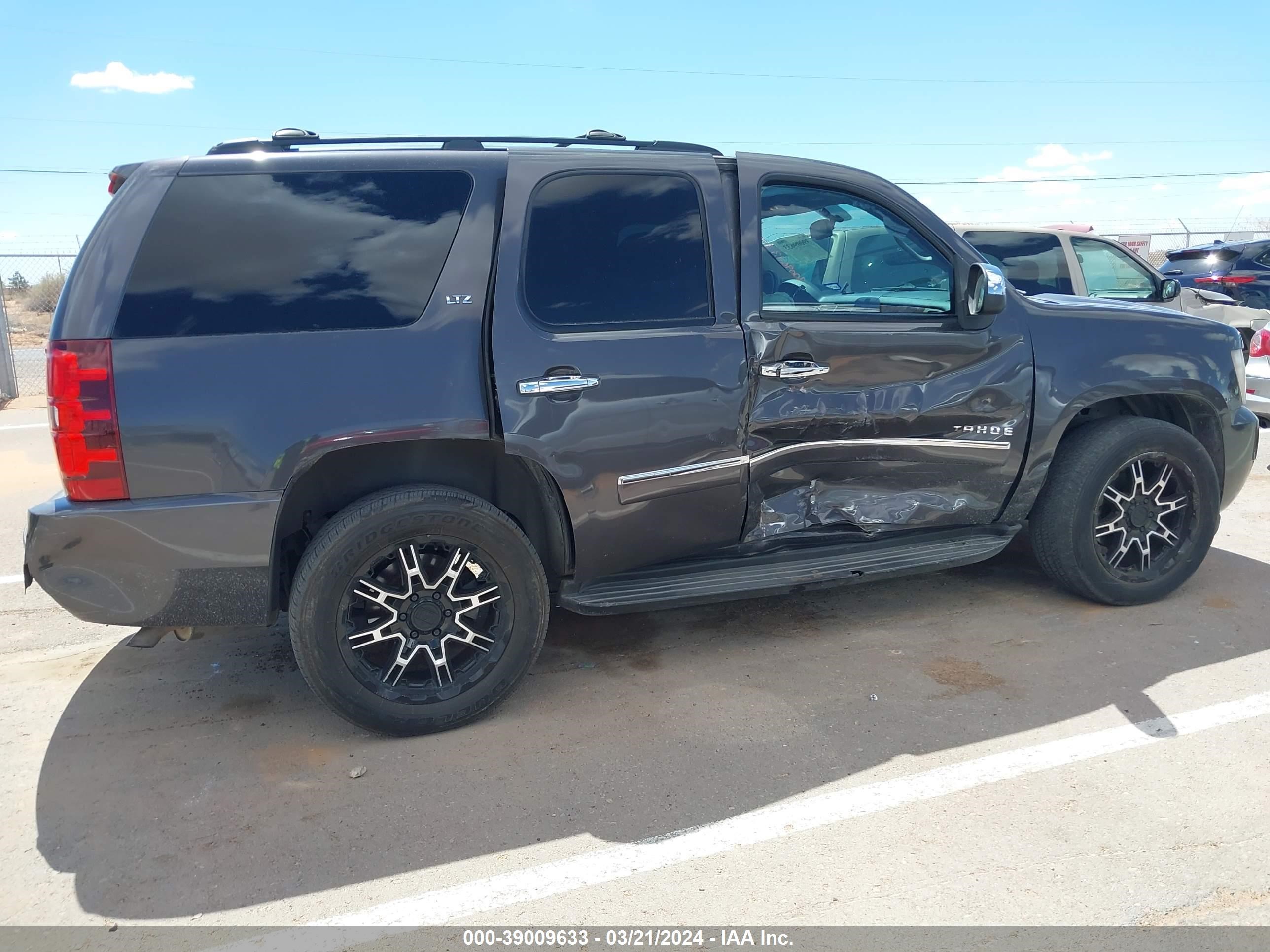 Photo 12 VIN: 1GNUKCE02AR107772 - CHEVROLET TAHOE 