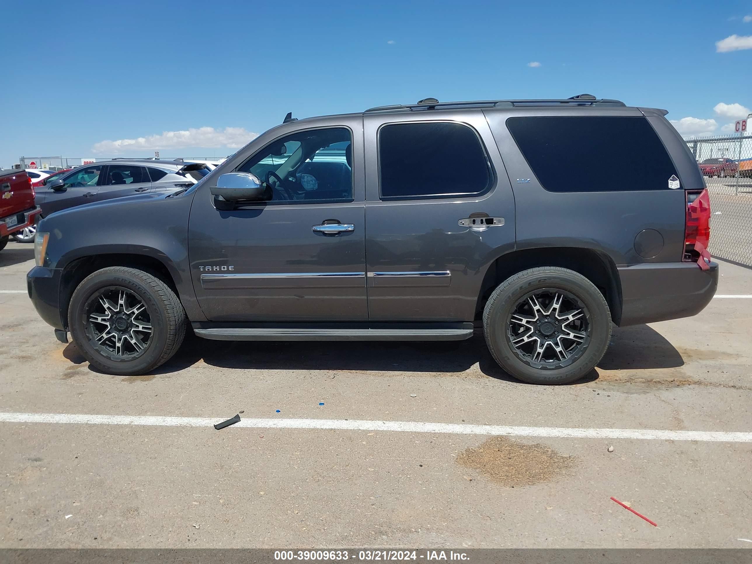 Photo 13 VIN: 1GNUKCE02AR107772 - CHEVROLET TAHOE 