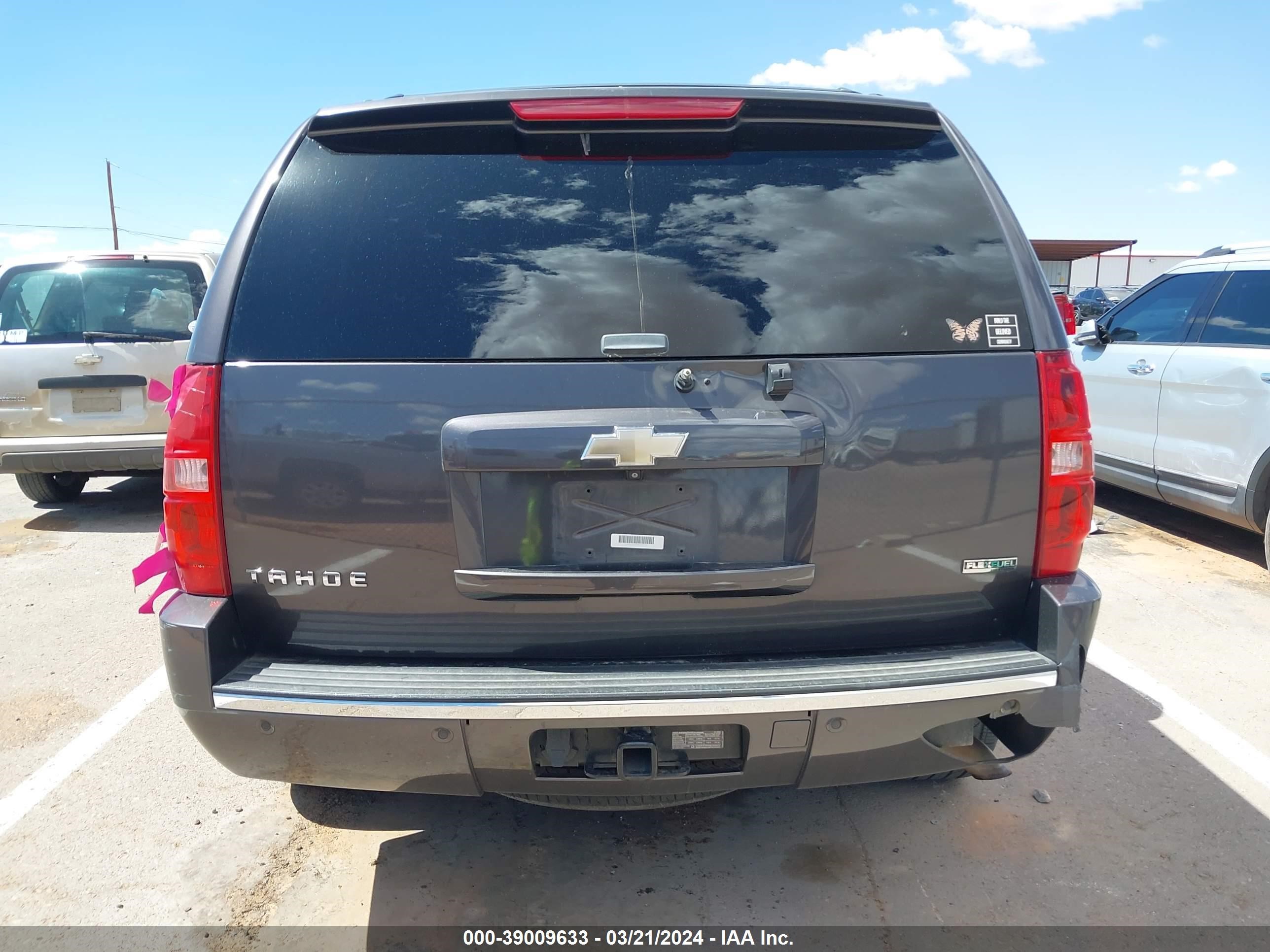 Photo 15 VIN: 1GNUKCE02AR107772 - CHEVROLET TAHOE 