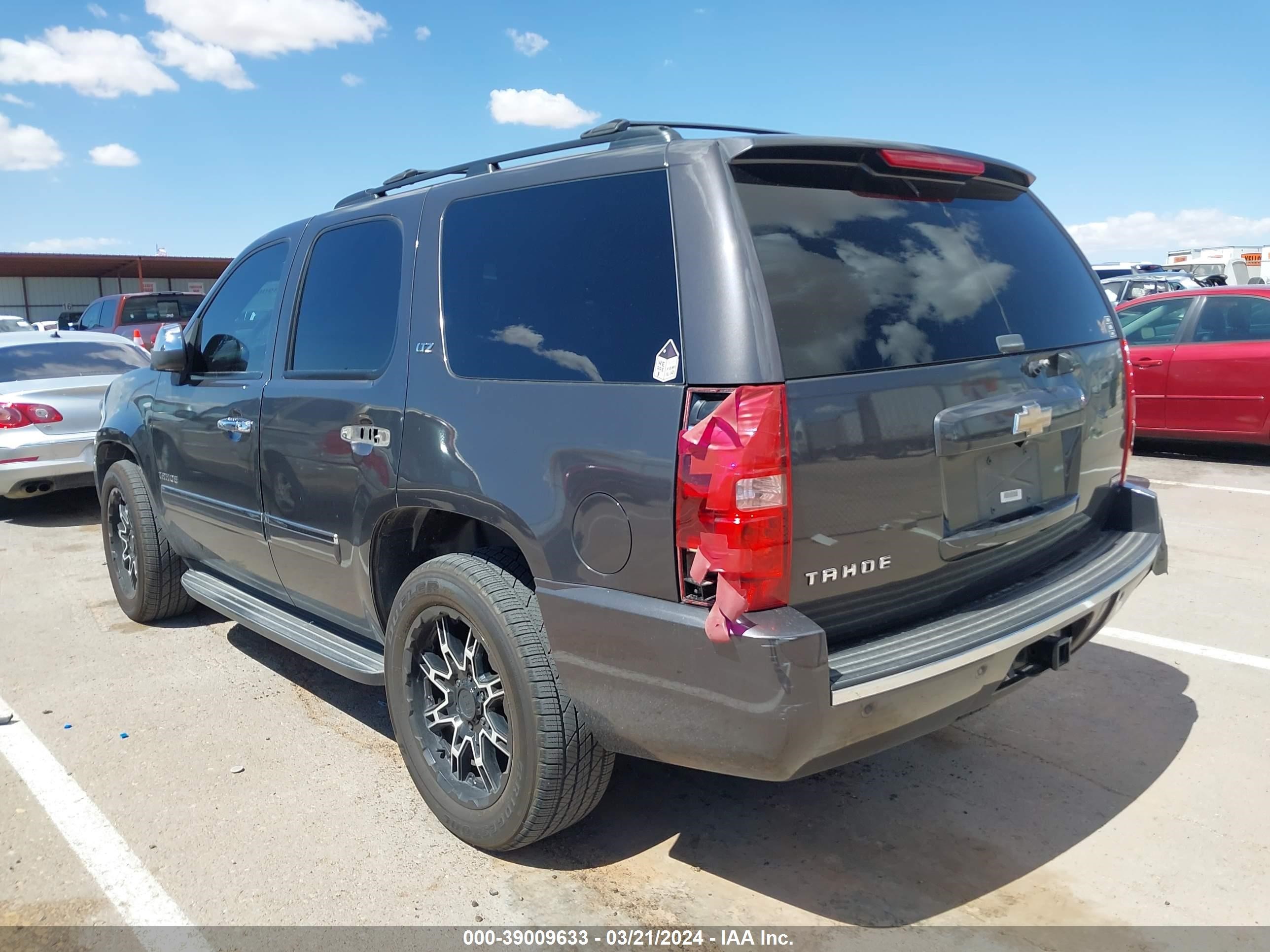 Photo 2 VIN: 1GNUKCE02AR107772 - CHEVROLET TAHOE 