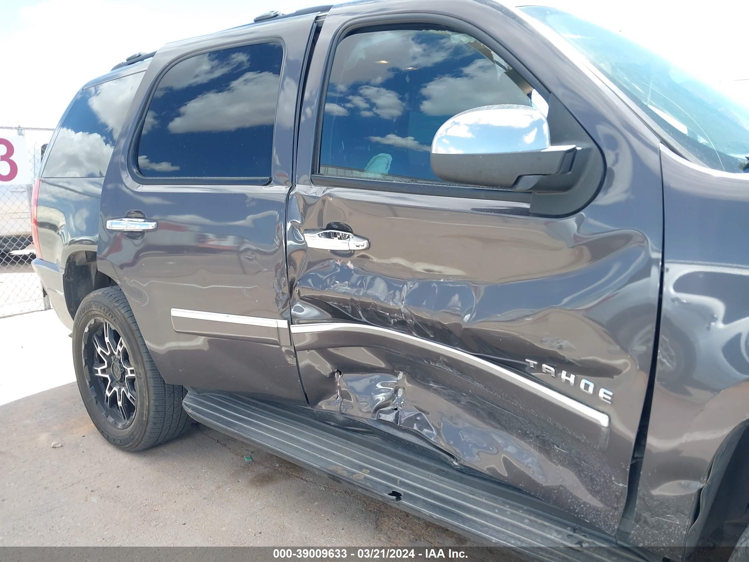 Photo 5 VIN: 1GNUKCE02AR107772 - CHEVROLET TAHOE 