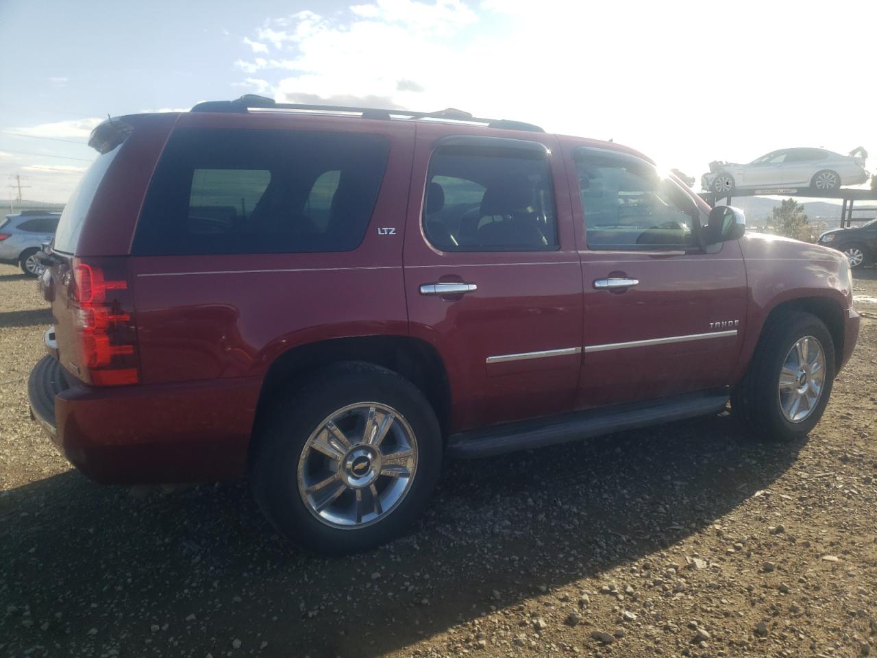 Photo 2 VIN: 1GNUKCE02AR201442 - CHEVROLET TAHOE 