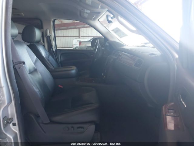 Photo 4 VIN: 1GNUKCE04AR174891 - CHEVROLET TAHOE 