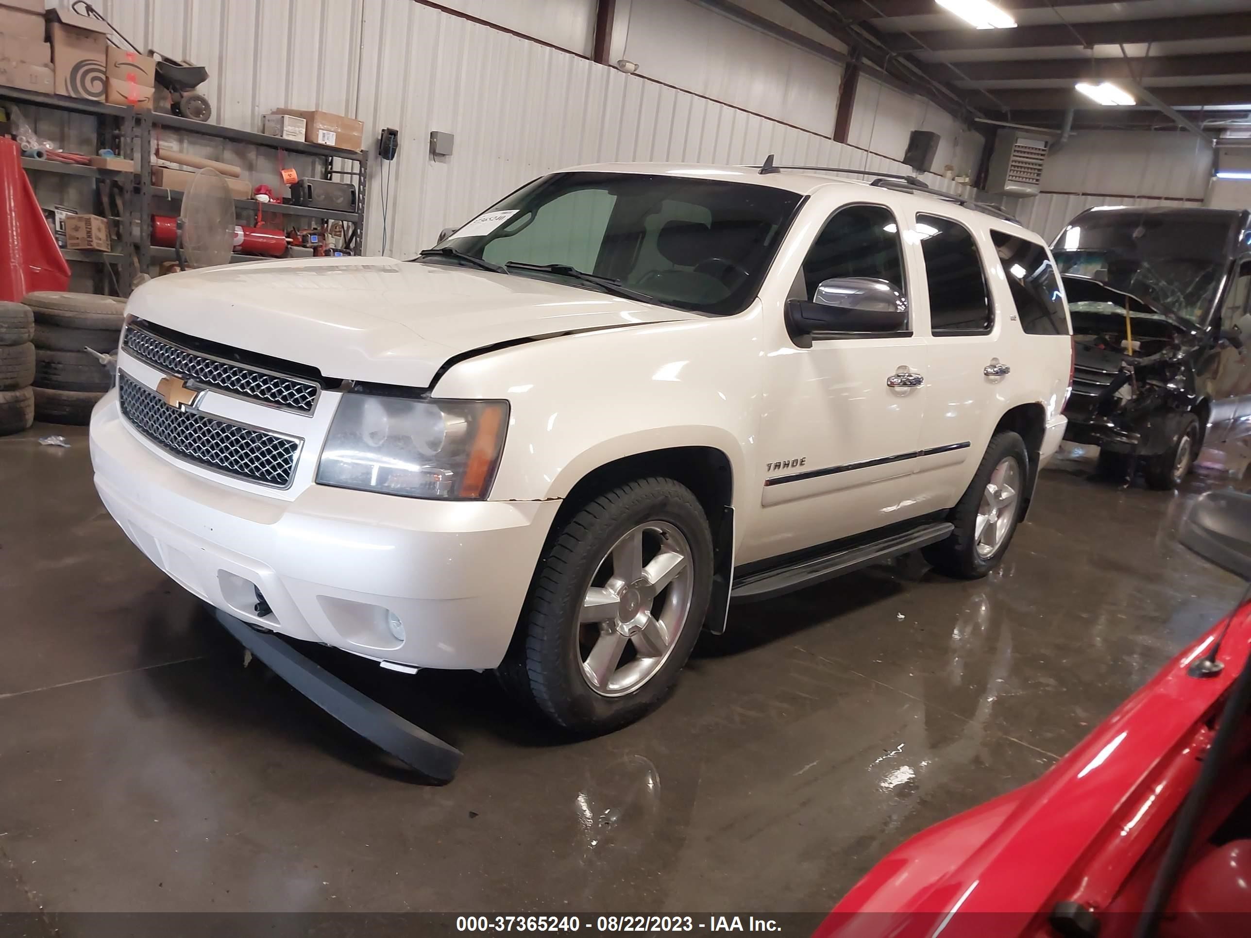 Photo 1 VIN: 1GNUKCE07AR159074 - CHEVROLET TAHOE 