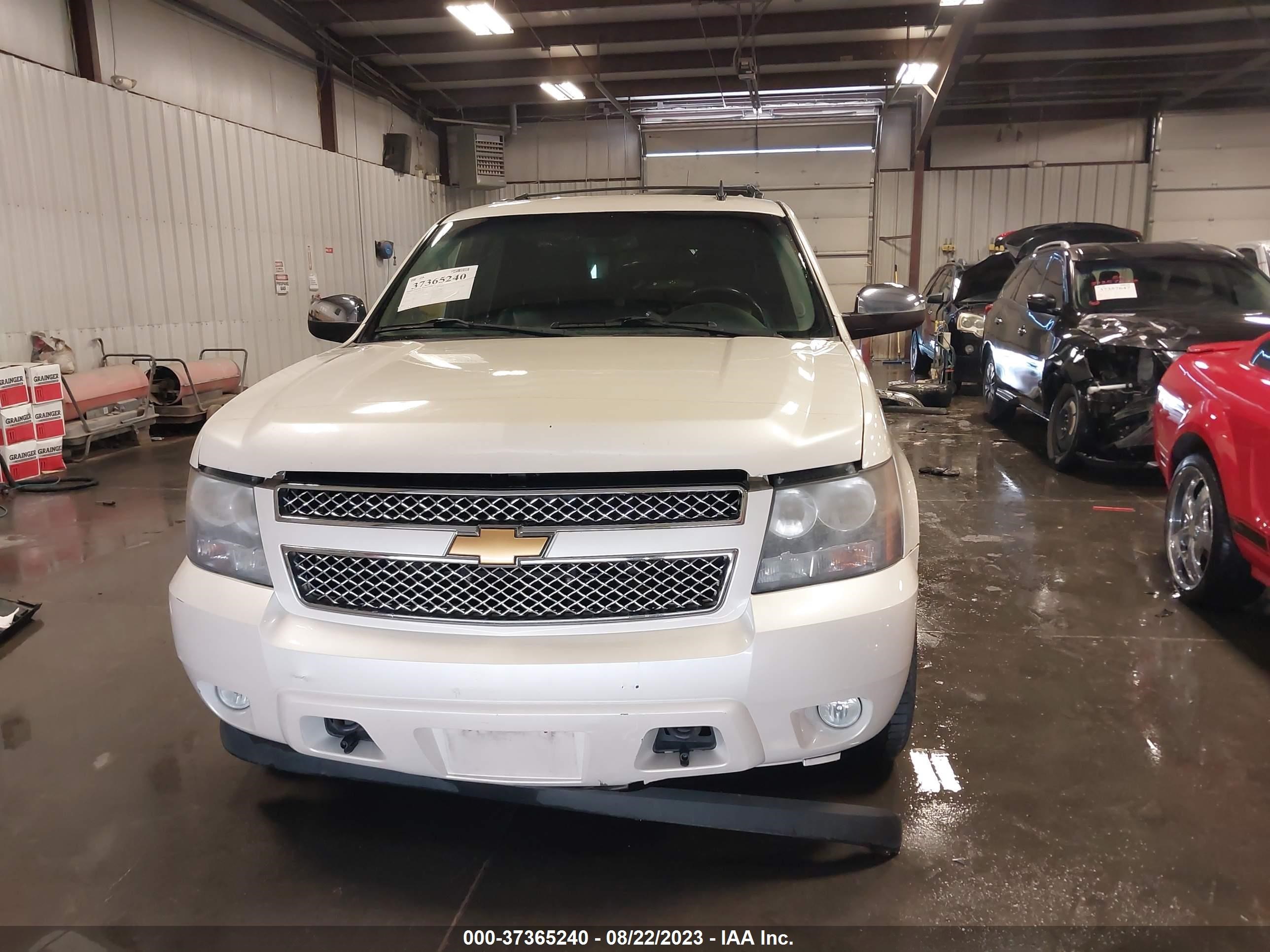 Photo 12 VIN: 1GNUKCE07AR159074 - CHEVROLET TAHOE 