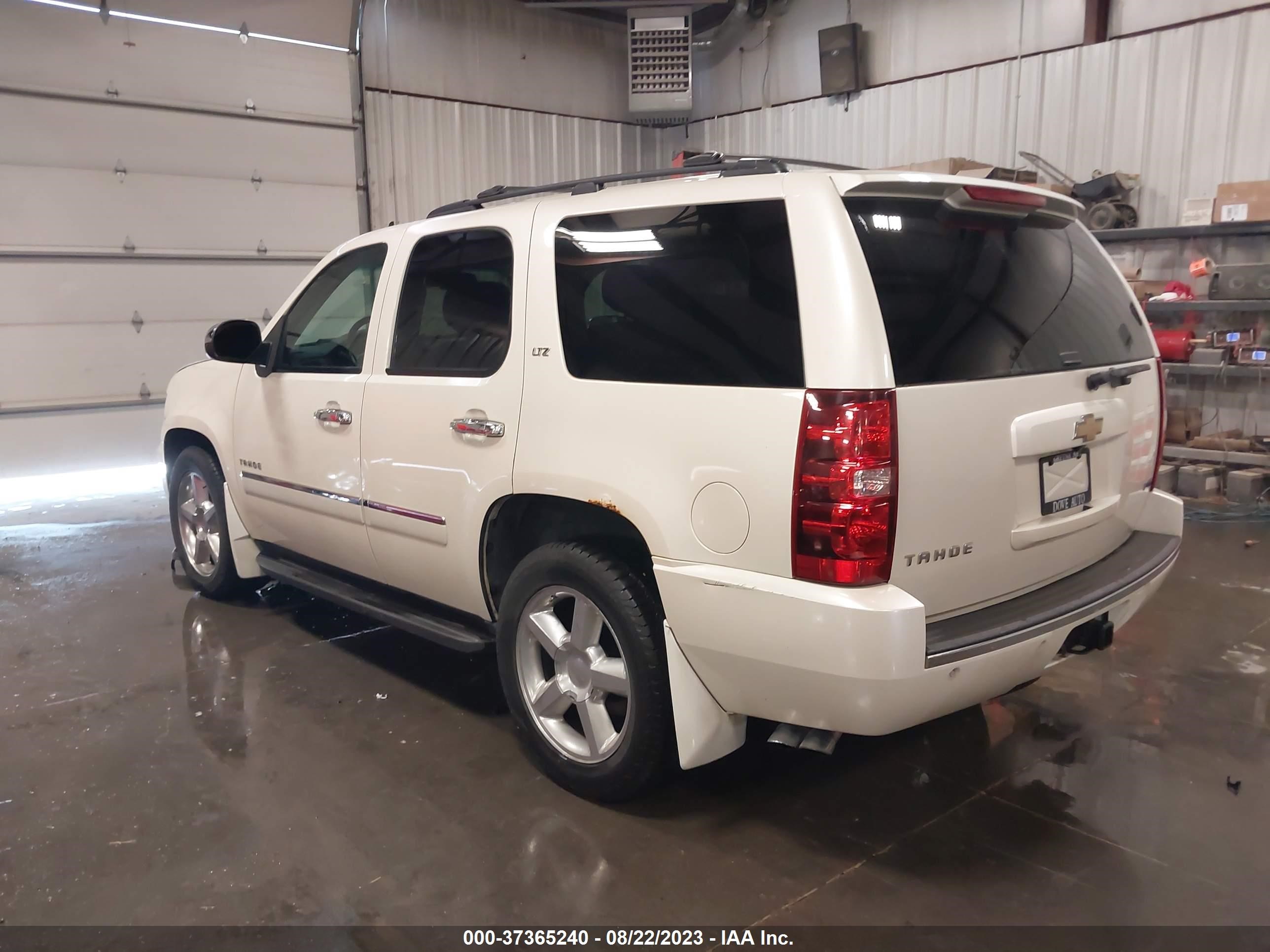 Photo 2 VIN: 1GNUKCE07AR159074 - CHEVROLET TAHOE 