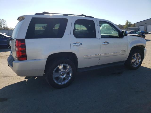 Photo 2 VIN: 1GNUKCE09AR237385 - CHEVROLET TAHOE 