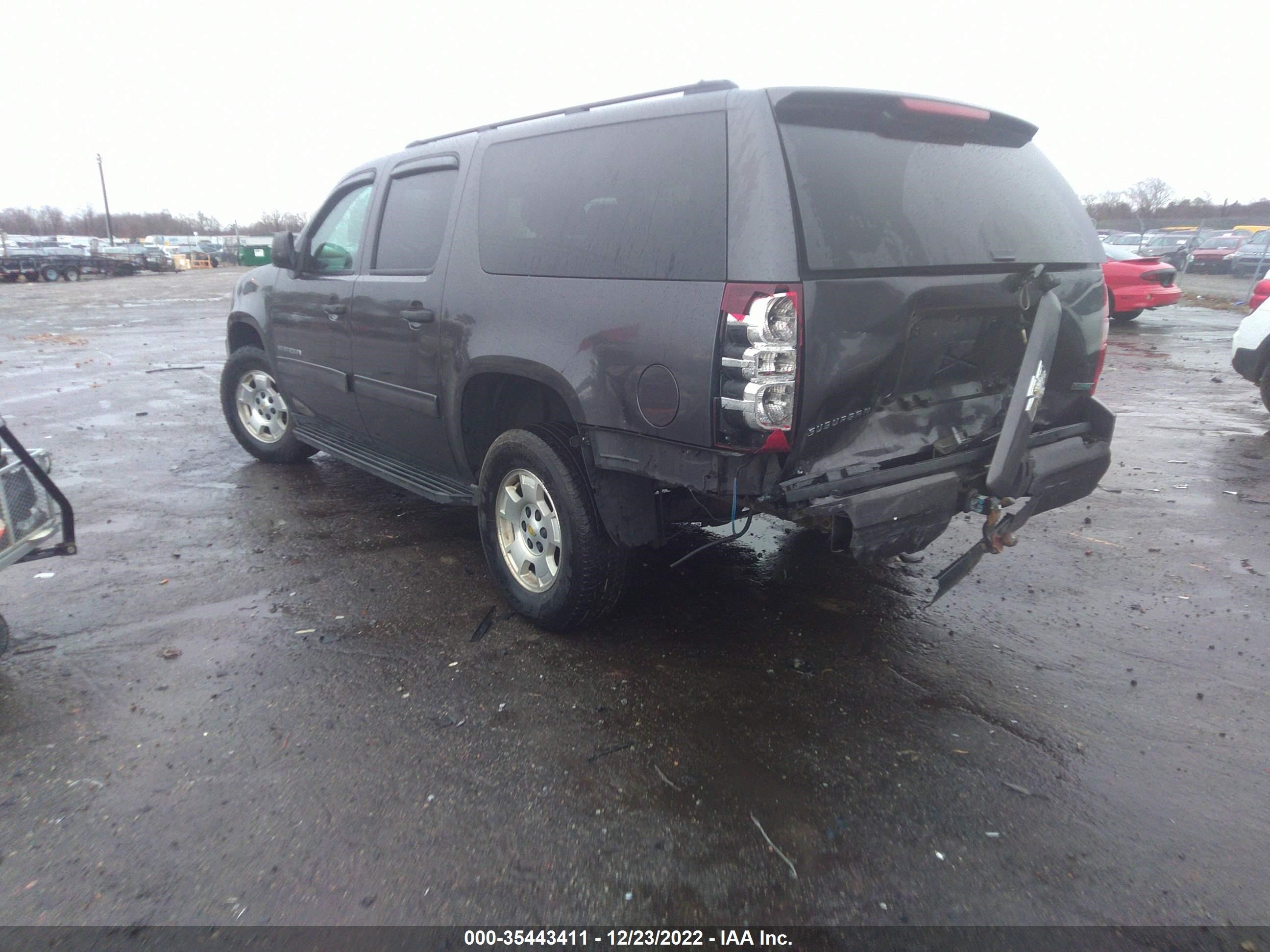 Photo 2 VIN: 1GNUKHE31AR202735 - CHEVROLET SUBURBAN 