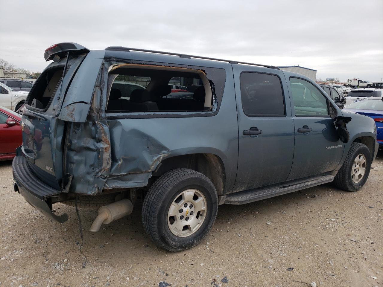 Photo 2 VIN: 1GNUKHE39AR146835 - CHEVROLET SUBURBAN 