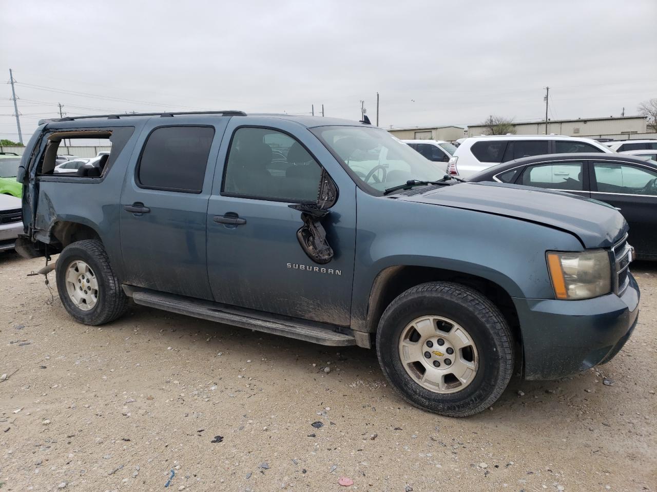 Photo 3 VIN: 1GNUKHE39AR146835 - CHEVROLET SUBURBAN 