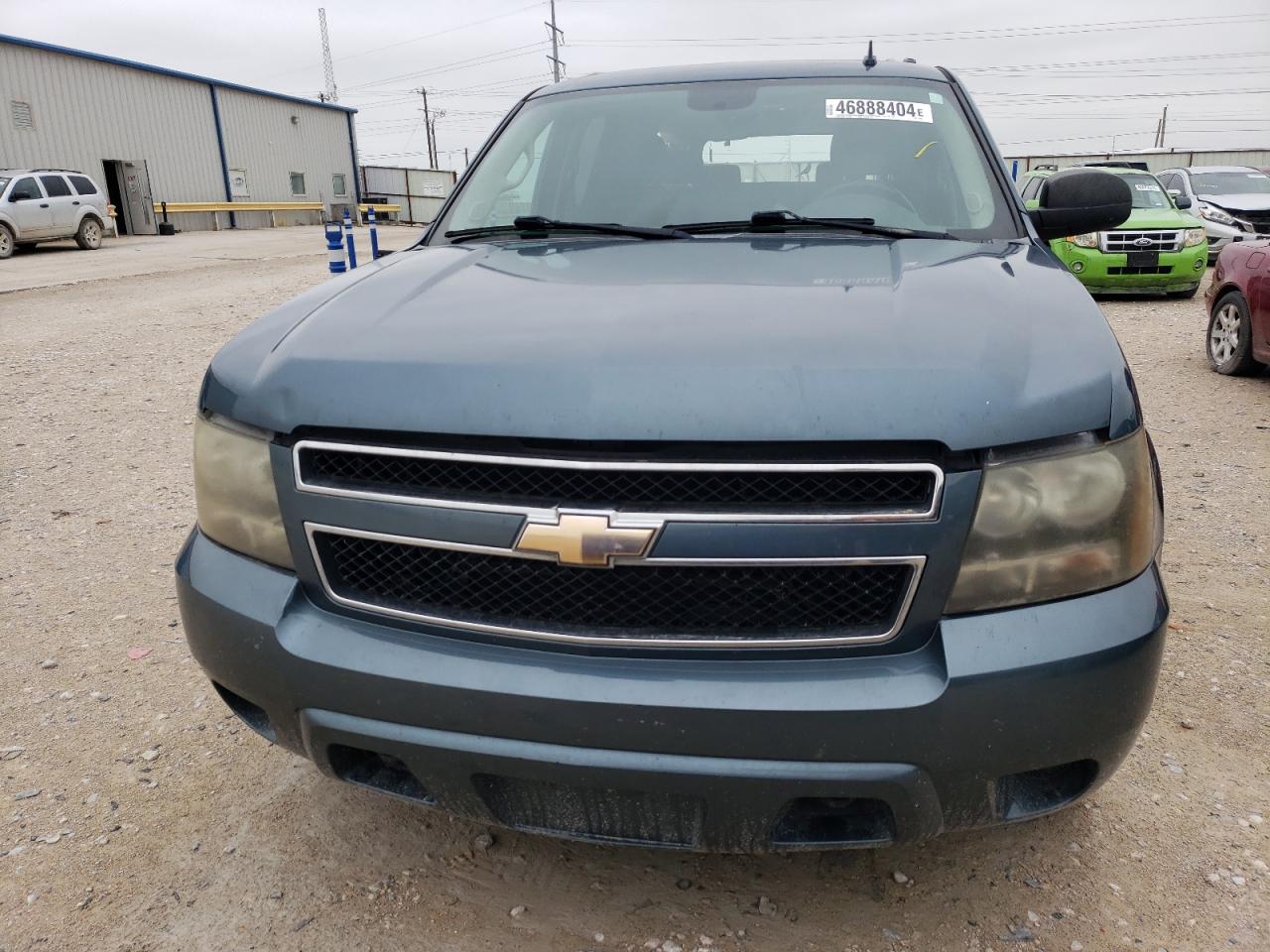 Photo 4 VIN: 1GNUKHE39AR146835 - CHEVROLET SUBURBAN 