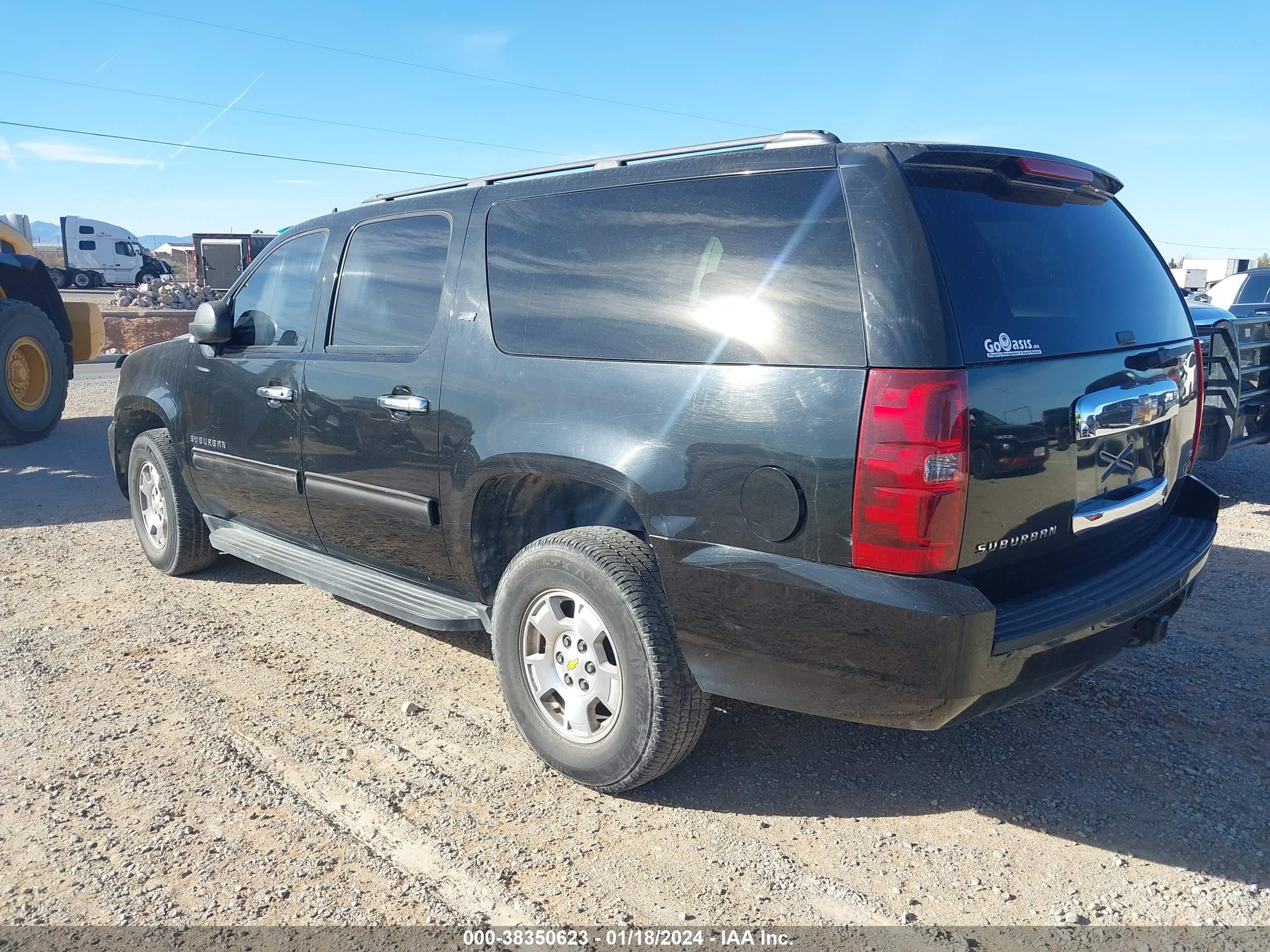 Photo 2 VIN: 1GNUKHE3XAR203382 - CHEVROLET EXPRESS 