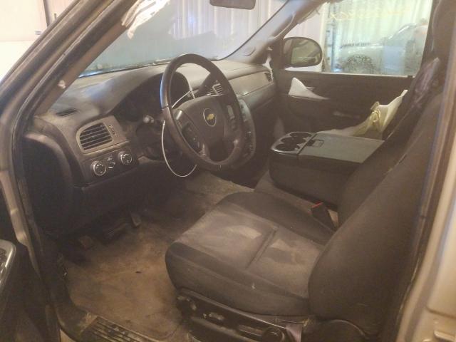 Photo 4 VIN: 1GNUKHE3XAR260830 - CHEVROLET SUBURBAN K 