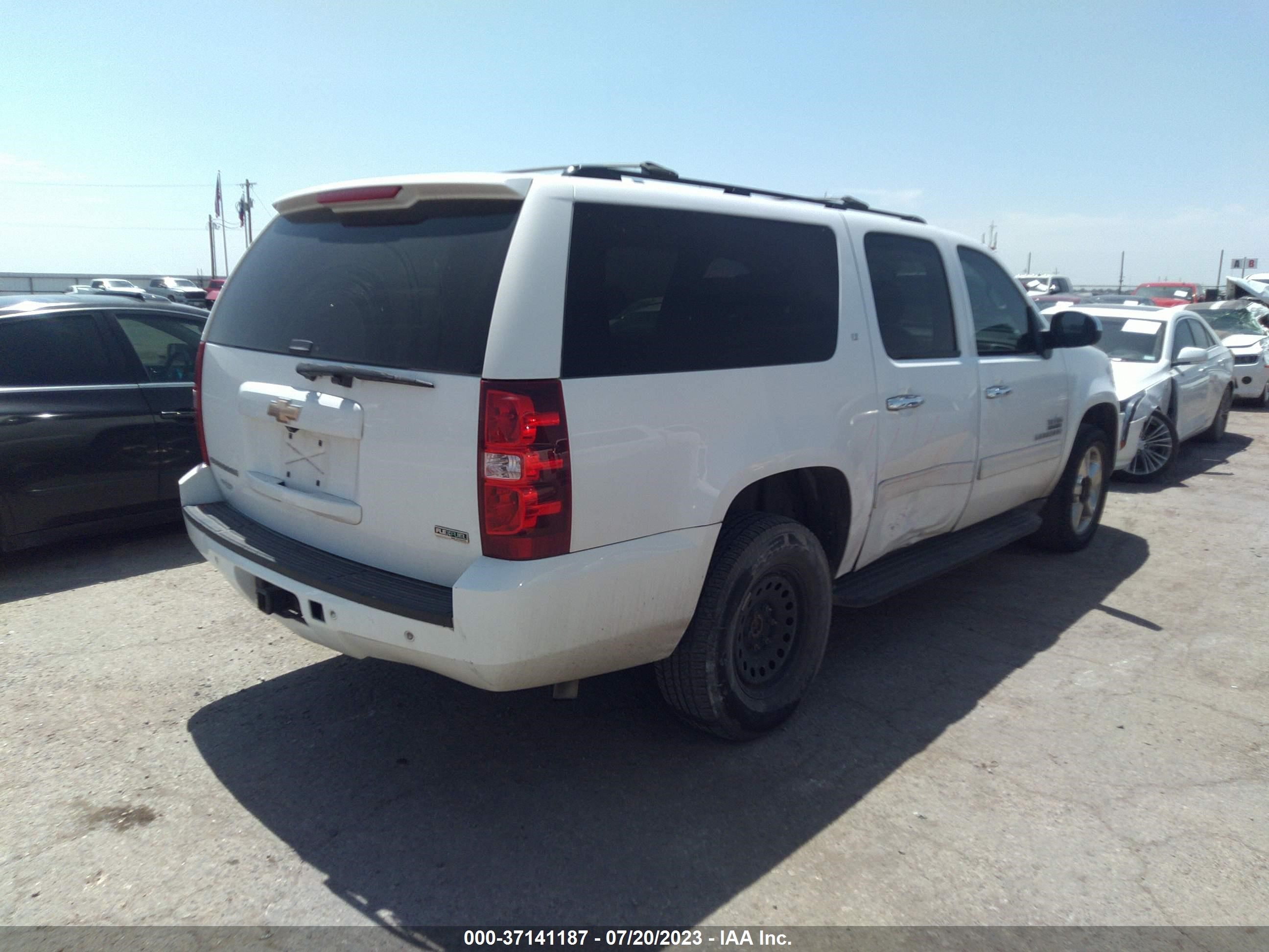 Photo 3 VIN: 1GNUKJE31AR180503 - CHEVROLET SUBURBAN 