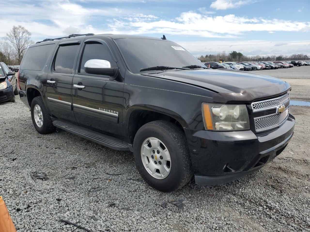 Photo 3 VIN: 1GNUKJE32AR288998 - CHEVROLET SUBURBAN 