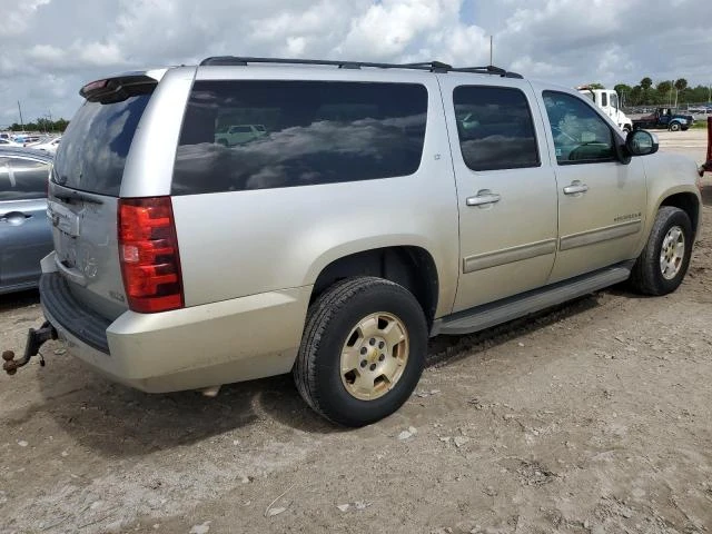 Photo 2 VIN: 1GNUKJE34AR274634 - CHEVROLET SUBURBAN K 