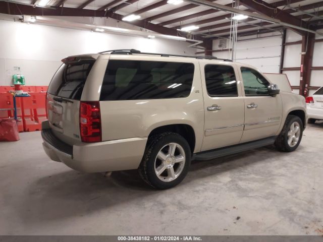 Photo 3 VIN: 1GNUKKE30AR185519 - CHEVROLET SUBURBAN 1500 