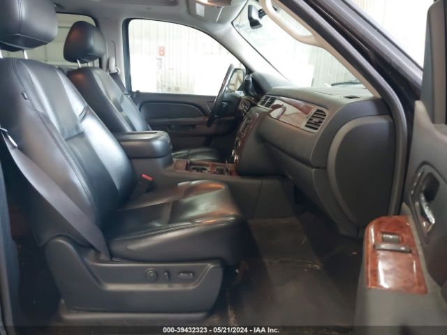 Photo 4 VIN: 1GNUKKE32AR290112 - CHEVROLET SUBURBAN 1500 