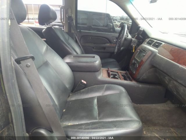 Photo 4 VIN: 1GNUKKE36AR182253 - CHEVROLET SUBURBAN 