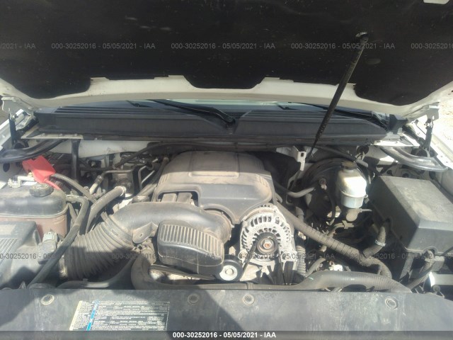 Photo 9 VIN: 1GNUKKE36AR286418 - CHEVROLET SUBURBAN 