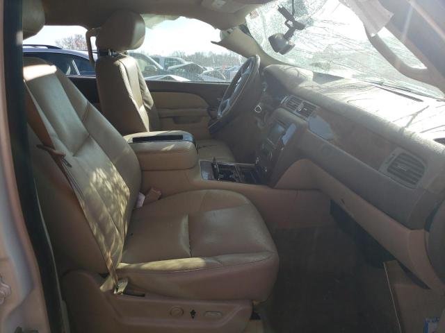 Photo 6 VIN: 1GNUKKE37AR124393 - CHEVROLET SUBURBAN 